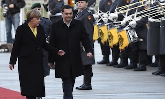 Crisi greca, bilaterale Merkel-Tsipras a Berlino. Merkel: «Vogliamo una Grecia che sia forte economicamente». Tsipras: «Rispetteremo i nostri impegni».