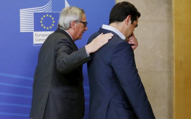 Grecia, l’ex troika mette sul piatto 15,5 mld fino a novembre in cambio del suo piano di riforme. Tsipras: «Non accettiamo ultimatum o ricatti», e annuncia: «Il 5 luglio referendum sulle proposte dei creditori». Oggi l’Eurogruppo