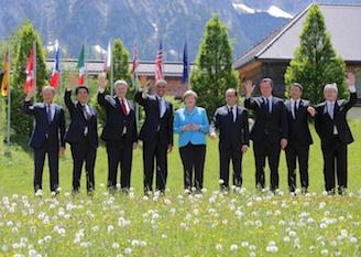 G7 al via. Barack Obama: «Contrastare con fermezza l’aggressione all’Ucraina». In Baviera, sul tavolo dei grandi del pianeta, anche la crisi greca. Juncker: «Escludo ancora l’uscita di Atene dall’euro. Ma una deadline c’è, anche se non la rivelo, e ancora aspetto la controproposta greca»