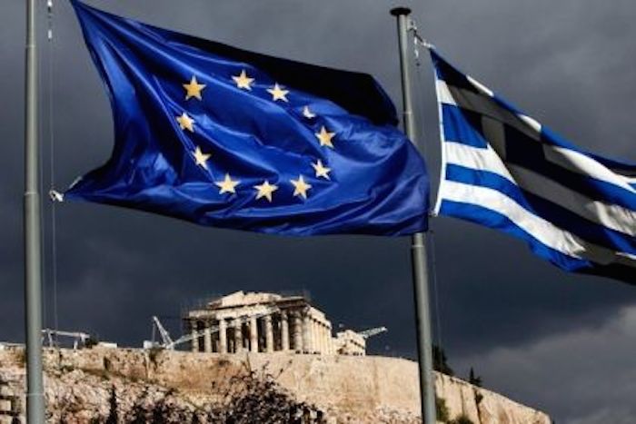 La troika torna in Grecia, negoziati al via. La Bce blocca la riapertura della Borsa di Atene: «Bisogna prima porre restrizioni»