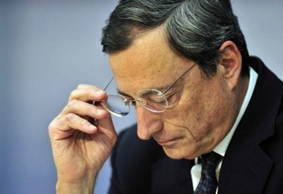 BCE, il monito di Draghi: Il 2015 è stato un anno di ripresa ma ancora rischi al ribasso. Dubbi su tenuta Ue di fronte a nuovi shock