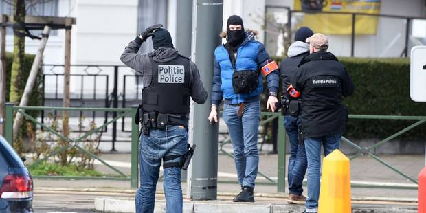 L’Europa contrattacca: blitz e raid a Parigi, Düsseldorf e Bruxelles. Le forze dell’ordine e i servizi iniziano a smantellare la rete europea degli jihadisti legata ai recenti attentati