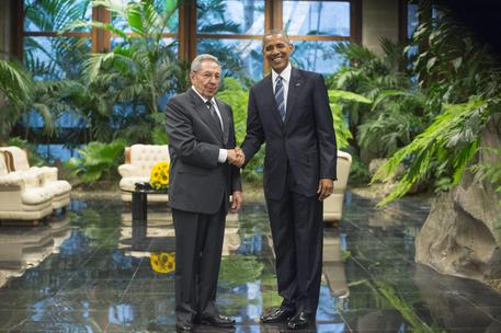 Fine di un’epoca. Il leader Usa Barack Obama è a Cuba, stretta di mano storica con Raul Castro