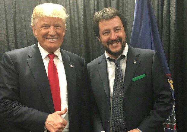 “Salvini chi?”. Il leader leghista preso a pesci in faccia da Donald Trump