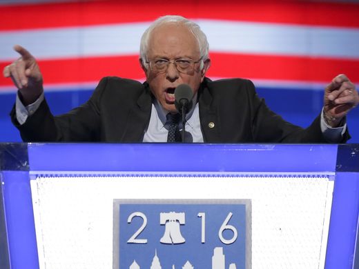 Sanders: «Hillary deve diventare presidente». L’appoggio di Warren, il discorso appassionato di Michelle Obama: il primo giorno a Filadelfia