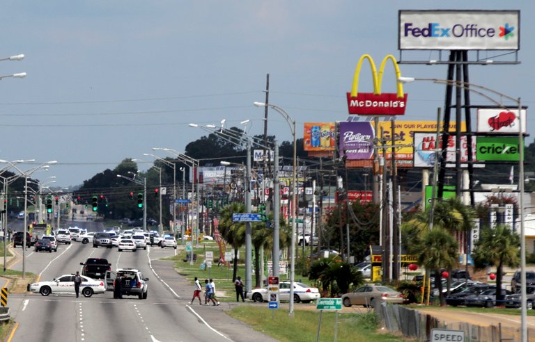 Usa, tre poliziotti uccisi e altri tre feriti a Baton Rouge. Morto il killer, un ex marine afroamericano