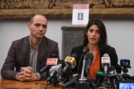 Arrestato Raffalele Marra, Raggi: «Ci siamo sbagliati, andiamo avanti». Milano, Sala si autosospende