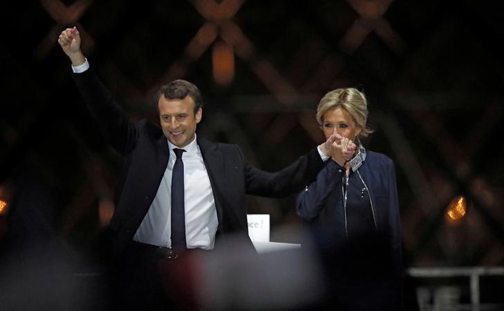 La vittoria di Macron: “Difenderò l’Europa”. Ma un terzo dei francesi vota per l’estrema destra