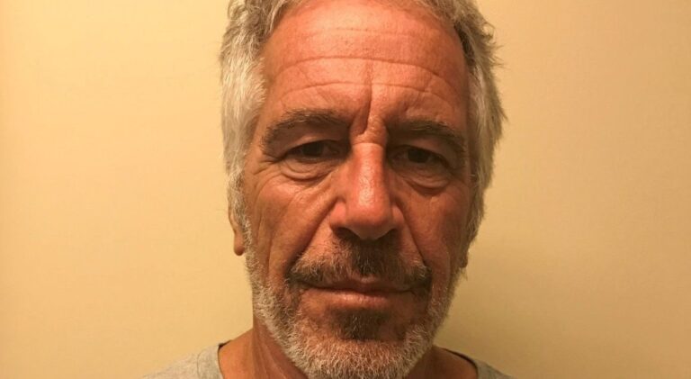 Quelle troppe verità oscurate su Epstein. Ma Trump vacilla di più sull’economia